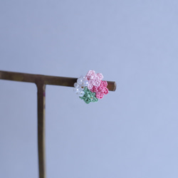 【April 16】小さなお花たちとパールビーズのピアス〈桜餅〉 6枚目の画像