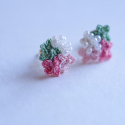 【April 16】小さなお花たちとパールビーズのピアス〈桜餅〉 3枚目の画像