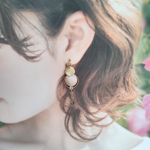 再再…販☆春夏☆大人カラー華やかシェルピアス／イヤリング☆痒くなり  