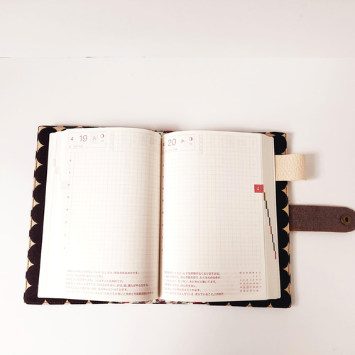 ほぼ日手帳オリジナルカバー 留め具で開き防止 ペンホルダー付き
