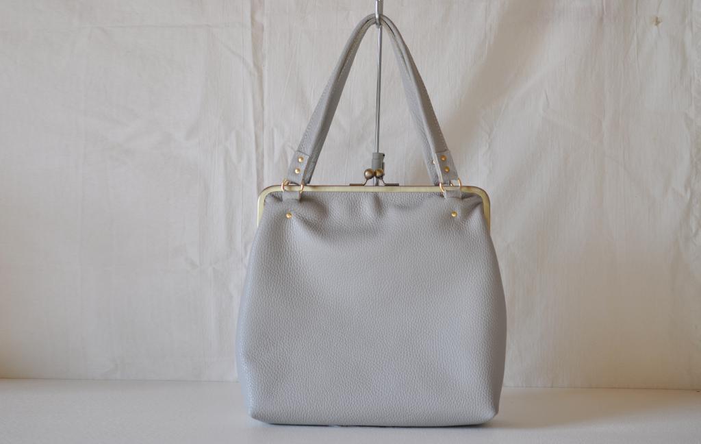 CRESCENT クレッシェント 本革 レザー がま口 バッグ LEATHER CRESCENT BAG クレセント型レザーバッグ｜COS コス 公式