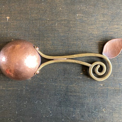 銅のコーヒーメジャースプーン（丸型：くるくる葉タイプ長め）　※受注品 4枚目の画像