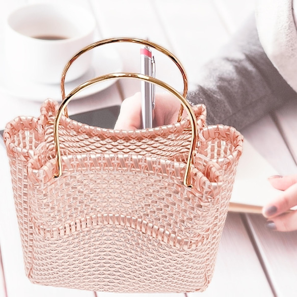編まれたハンドバッグ 編まれたバッグ〜エレガンスは色あせない美しさで、エレガントでロマンチックなロマンチックなピンクのバッグで 9枚目の画像