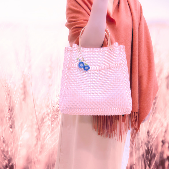 編まれたハンドバッグ 編まれたバッグ〜エレガンスは色あせない美しさで、エレガントでロマンチックなロマンチックなピンクのバッグで 5枚目の画像