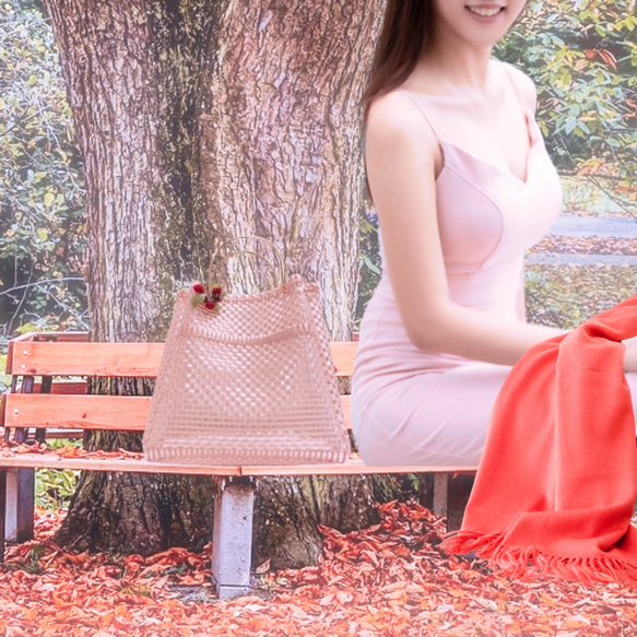 編まれたハンドバッグ 編まれたバッグ〜エレガンスは色あせない美しさで、エレガントでロマンチックなロマンチックなピンクのバッグで 4枚目の画像