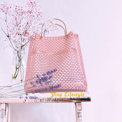 編まれたハンドバッグ 編まれたバッグ〜エレガンスは色あせない美しさで、エレガントでロマンチックなロマンチックなピンクのバッグで 10枚目の画像