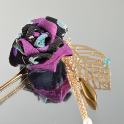 簪　コロンとした薔薇　黒&紫系・スカシリーフの揺れるモチーフ 4枚目の画像