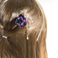 簪　コロンとした薔薇　黒&紫系・スカシリーフの揺れるモチーフ 6枚目の画像