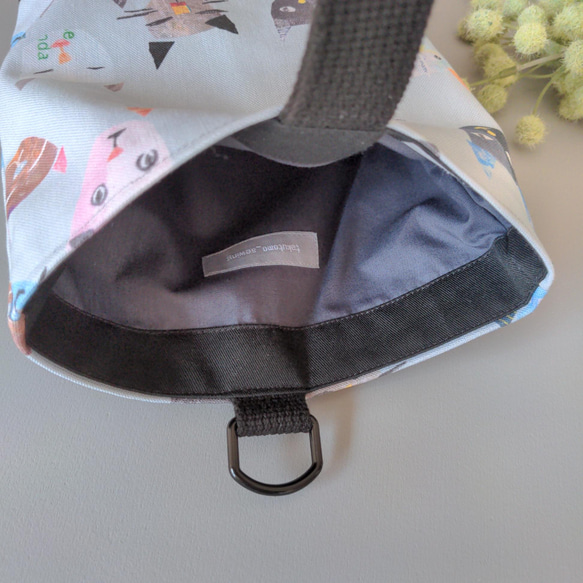 ❉いたずら猫柄の上履き袋(21×26)❉ (帆布×オックス生地、裏地あり) 4枚目の画像