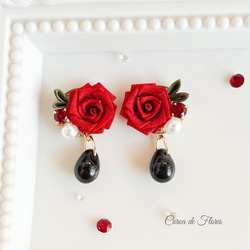 3つの黒薔薇のピアス/イヤリング つまみ細工 正絹羽二重 シルク