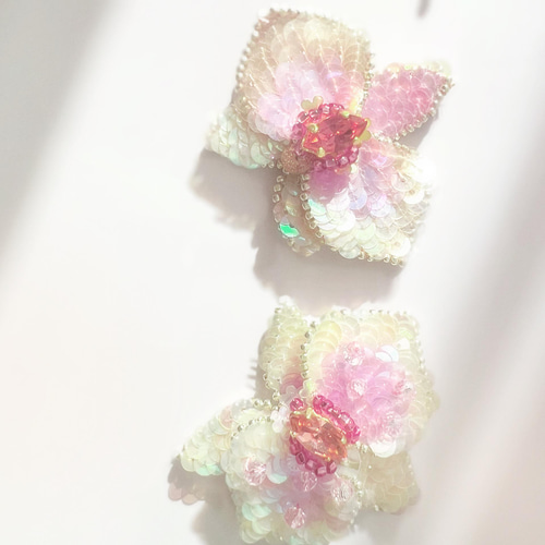 春花桜色コフレ 桜のブローチと胡蝶蘭ピアス/イヤリング の