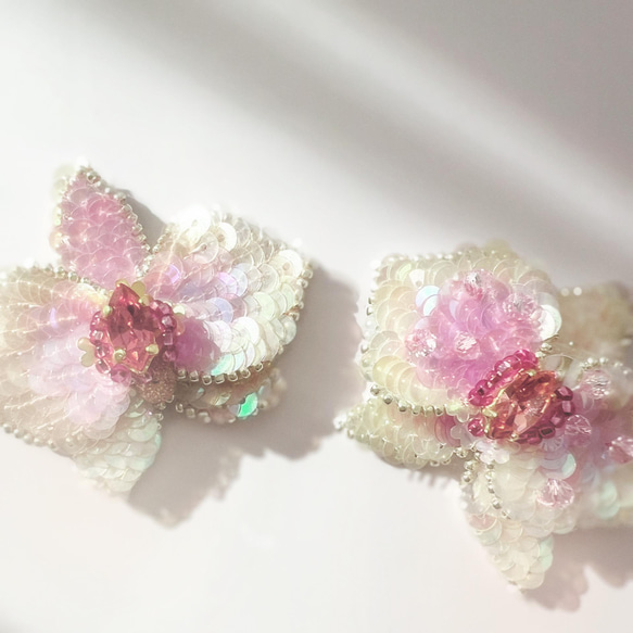 春花桜色コフレ　桜のブローチと胡蝶蘭ピアス/イヤリング　のセット　オートクチュール刺繍 3枚目の画像