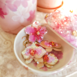 春花桜色コフレ　桜のブローチと胡蝶蘭ピアス/イヤリング　のセット　オートクチュール刺繍 13枚目の画像
