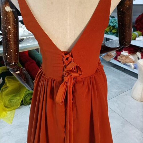 大人気上昇中！テラコッタカラードレス 編み上げ 背中見せ ロング  