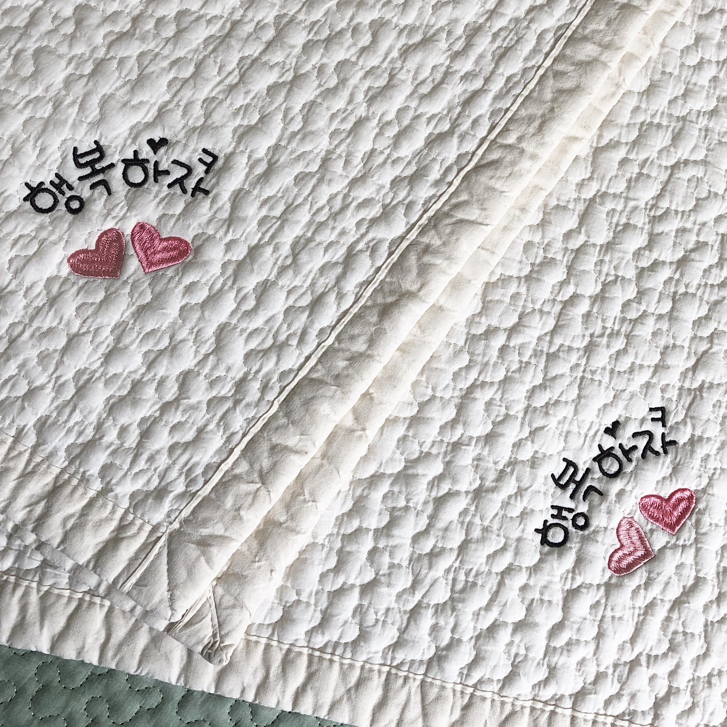 イブルマット◎ライトグレー　お花刺繍入り　キルティング 韓国　165×210 イブルマット◎ライトグレー お花刺繍入り キルティング 韓国