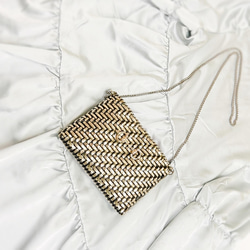 編織斜背包 手拿包～柔和中帶有淡淡的金屬光澤，造型優雅中又帶點俏麗 第7張的照片