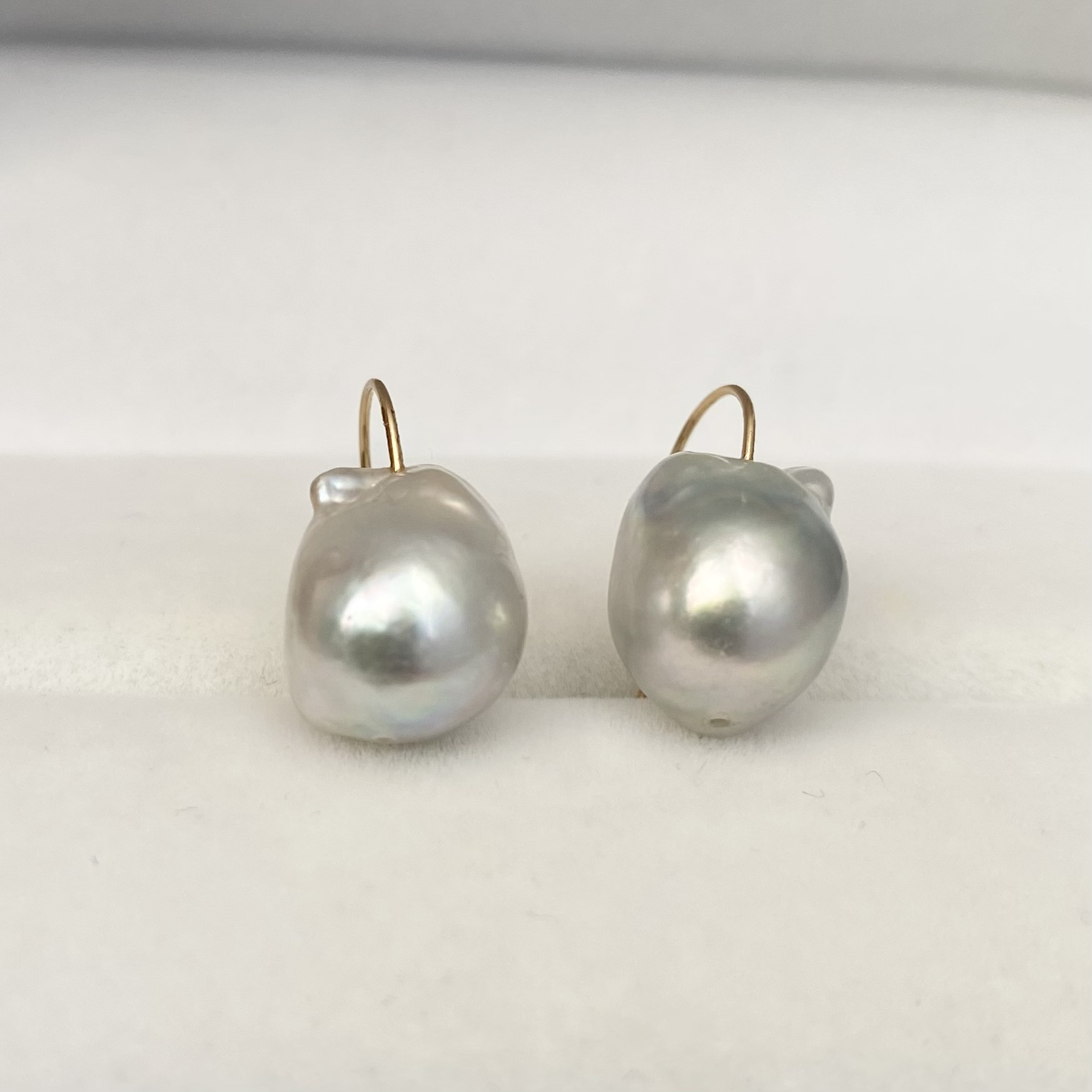 《k18》9.5-10㎜珠 大粒　あこや　バロック　ソリティア ピアス　ナチュラルグレー