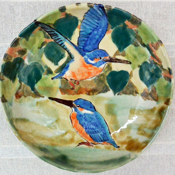 カワセミの絵皿　かわせみ二羽　大きめのお皿　陶器のカラフルな絵付　野鳥　中皿 2枚目の画像