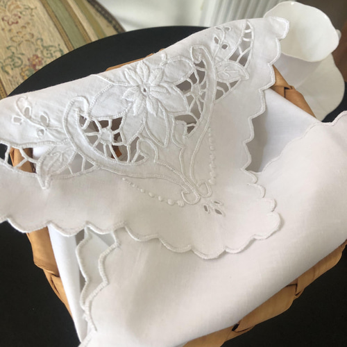 英国で出会った♪アンティークの手仕事 白糸刺繍 カットワークの