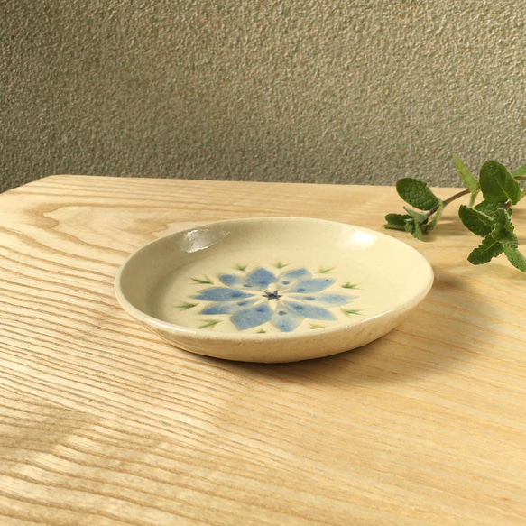 陶器の花小皿【ニゲラ】水色04(中) 11枚目の画像