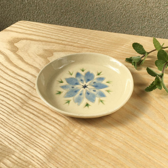 陶器の花小皿【ニゲラ】水色04(中) 10枚目の画像