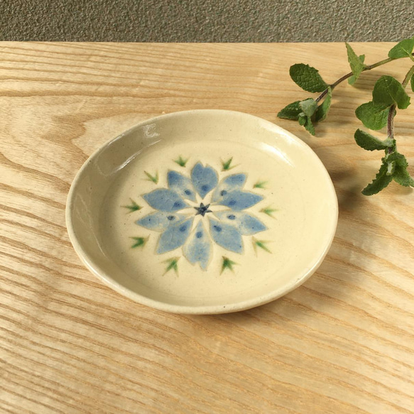 陶器の花小皿【ニゲラ】水色04(中) 9枚目の画像