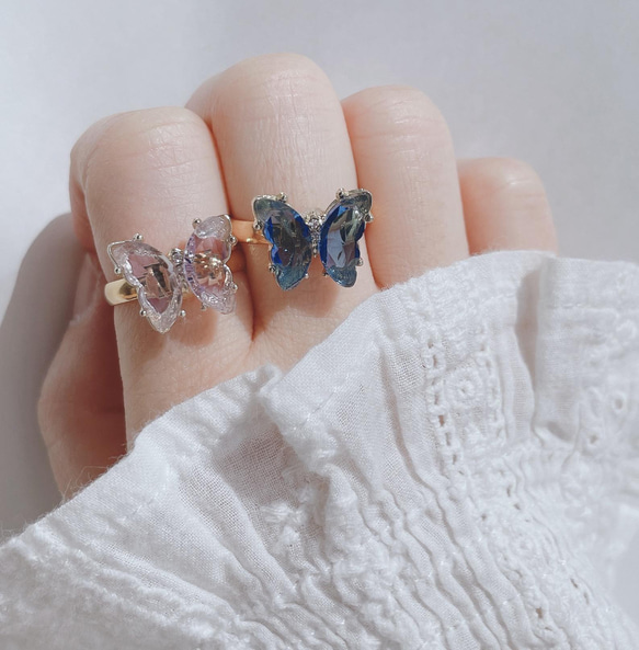 きらきら　蝶々　ビジュー　ゴールド　リング　指輪　青　紫 1枚目の画像