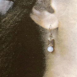 渦巻きレクタングル＊アンティークシルバーと天然石ブルーレースアゲートの耳飾り 2枚目の画像