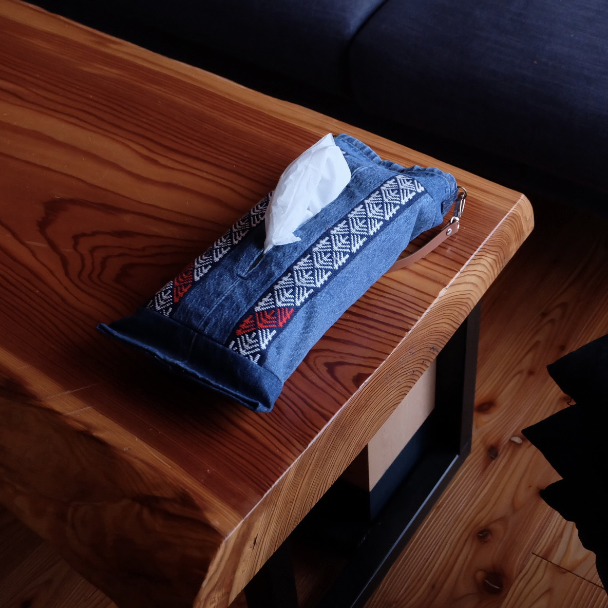 こぎん刺しのティッシュケースカバー 松笠【刺繍☺︎デニムリメイク】ティッシュカバー⌘受注製作⌘ 特別企画2208