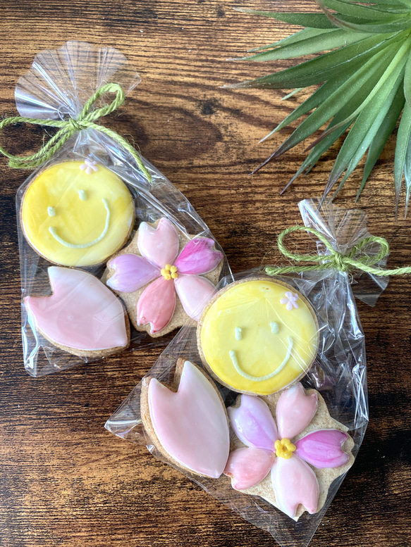 【3袋セット】桜とスマイルのオーガニックアイシングクッキー　プチギフト　お祝い　春　入学　卒業　卒園　お祝い 1枚目の画像