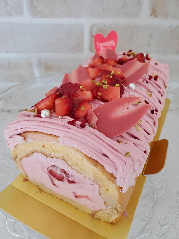 ♡季節限定♡苺とラズベリーのロールケーキ【冷凍発送】　 2枚目の画像