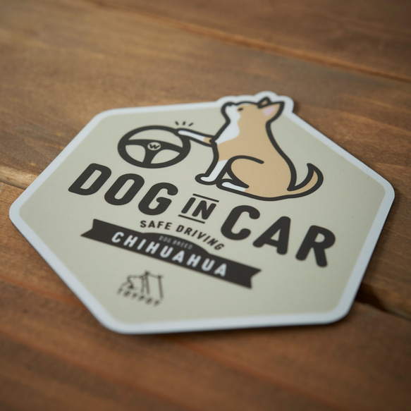 【チワワ F】DOG IN CAR マグネットステッカー 2枚目の画像