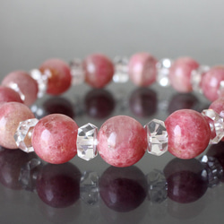 レア@ロードナイトシリカとボタンカット水晶をぐるっと配置した桜色・春色の 天然石 ブレスレット 2枚目の画像