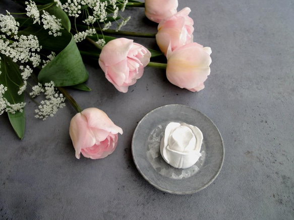 チューリップの花咲くアロマストーン  ■ 置き型 ■ 6種類から香りが選べる 2枚目の画像
