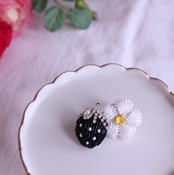 strawberry☆いちご好きさんに贈りたいビーズ刺繍ブローチ