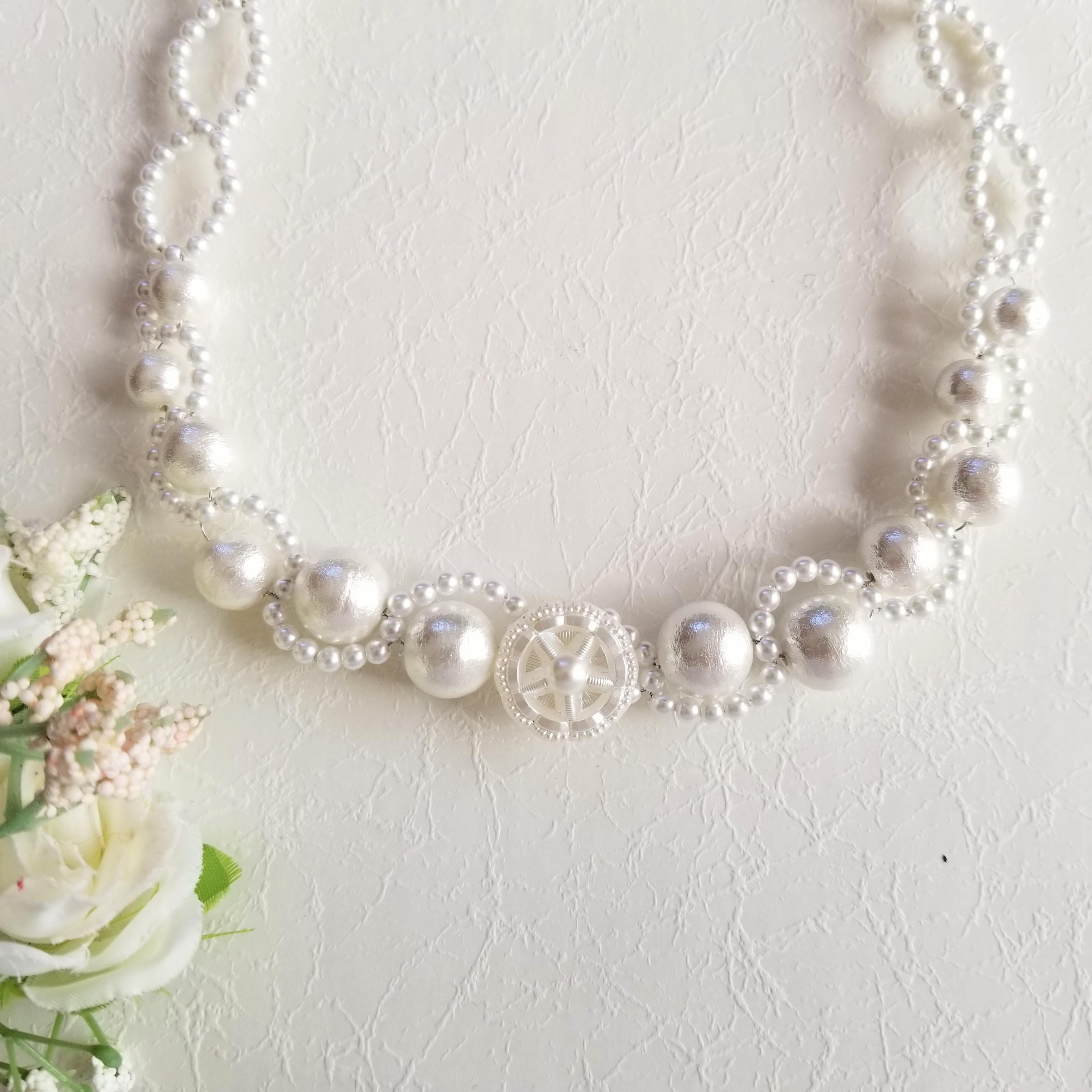ゾエホワイトの上品なネックレス ヴィンテージボタン　結婚式、卒業式、入学式、成人式、セレモニー、お呼ばれ