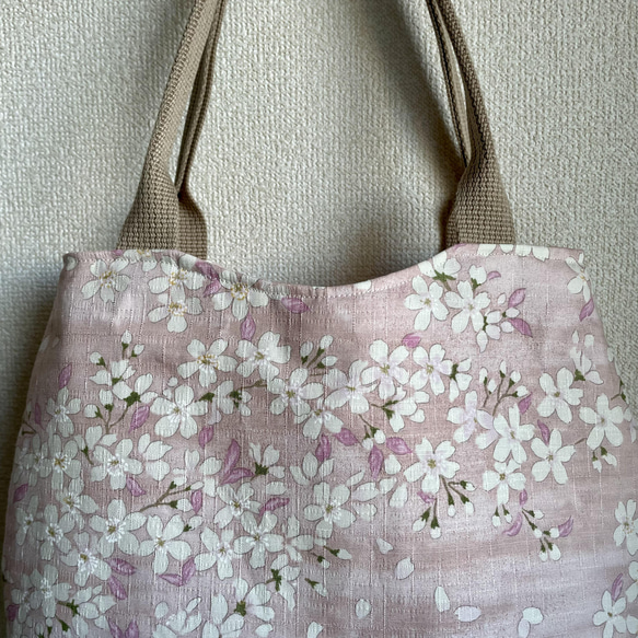 《受注製作》桜舞うピンクの丸いライントートバッグ 3枚目の画像