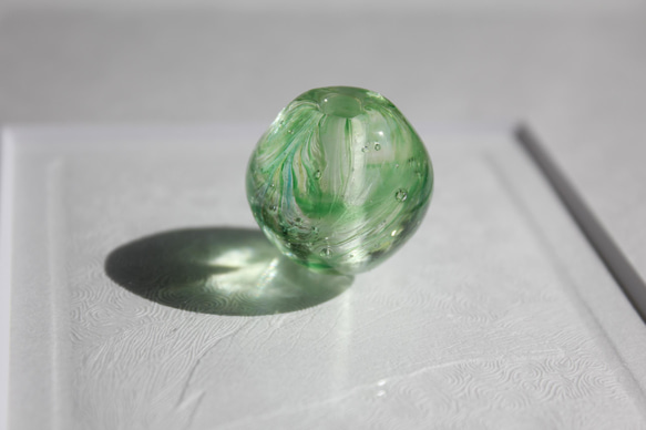 蜻蛉玉　〜墨流／若葉〜　2022-02 2枚目の画像