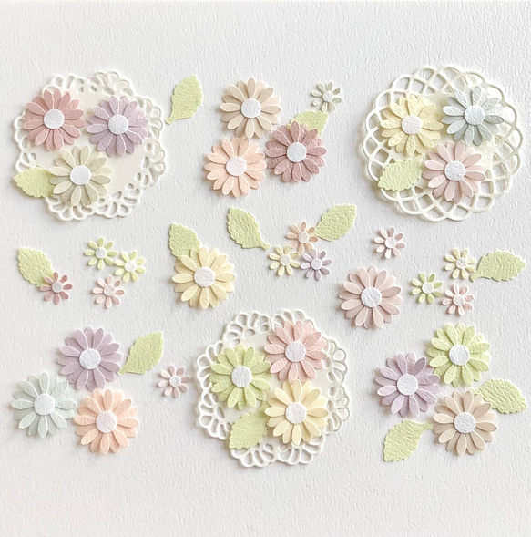 クラフトパンチ優しいお色の小さなお花と葉っぱとレースペーパーの