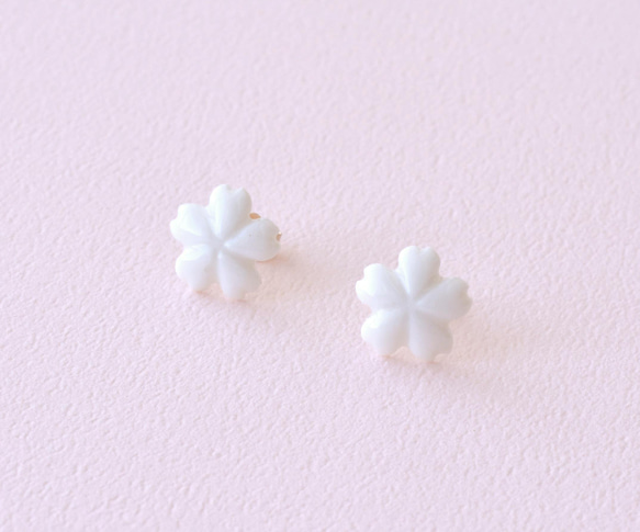 【春の福袋 送料無料】白磁の桜ブローチ・ピアス（ノンホールピアス対応）2点セット 5枚目の画像
