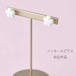 【春の福袋 送料無料】白磁の桜ブローチ・ピアス（ノンホールピアス対応）2点セット 8枚目の画像