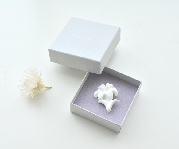 【春の福袋 送料無料】白磁の桜ブローチ・ピアス（ノンホールピアス対応）2点セット 9枚目の画像