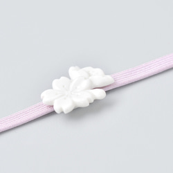 【春の福袋 送料無料】白磁の桜の帯留・ピアス（ノンホールピアス対応）2点セット 3枚目の画像