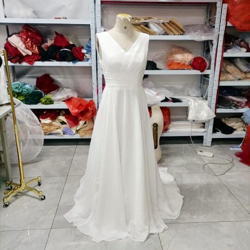 高品質！ ウェディングドレス Vネック 編み上げ ロングトレーン  