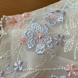 297 不織布マスクカバー　サックス&ピンク刺繍チュール　肌面✨高級シルク 4枚目の画像