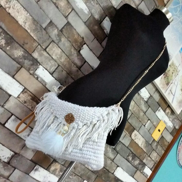 クラッチバッグ　ショルダーバッグ　水色と白の編みバッグ 1枚目の画像