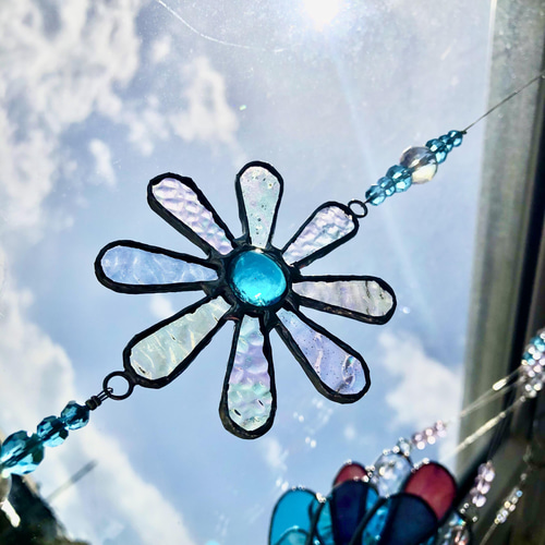 ✴︎新作✴︎水色の花のサンキャッチャー オーロラ水晶 ガラス