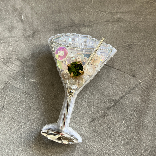ビーズ刺繍 カクテル型 ブローチ 大人 マティーニ ブローチ happa 通販