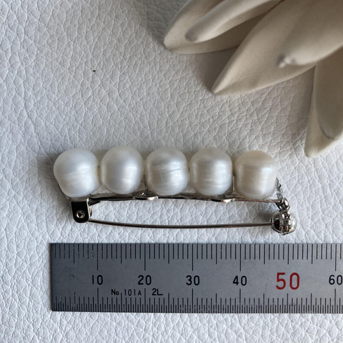大粒淡水バロック真珠＊シンプルブローチ＊ホワイトカラー＊ストッパー