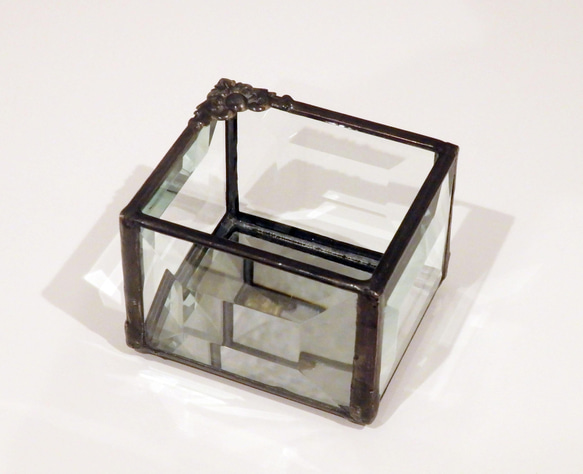 ステンドグラス　ベベルガラスの小物入れ 2枚目の画像